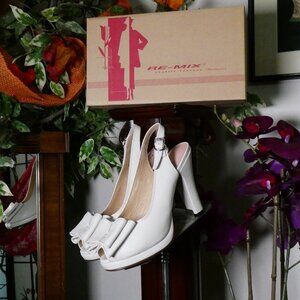 Remix Vintage Footwear 1940's Style White Peep Toe Heels w/ Bows Sz8